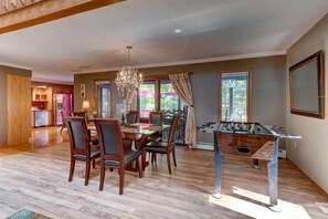 Games room - Bliss Home Hot Tub,Sauna, Games Lake,Ski, Karaoke, Games (East Stroudsburg)