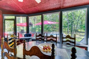 Dining - Bliss Home Hot Tub,Sauna, Games Lake,Ski, Karaoke, Games (East Stroudsburg)
