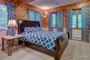 Room - Bliss Home Hot Tub,Sauna, Games Lake,Ski, Karaoke, Games (East Stroudsburg)