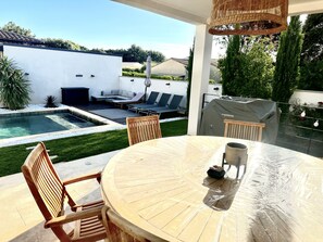 Outdoor dining - Maison Avec Piscine en Pleine Provence (ST DIDIER)