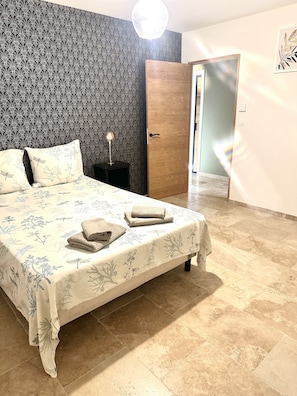 3 bedrooms, desk, iron/ironing board, travel cot - Maison Avec Piscine en Pleine Provence (ST DIDIER)