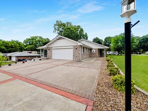 Stroll through the beautifully manicured lawn and garden, surrounded by trees and other homes.