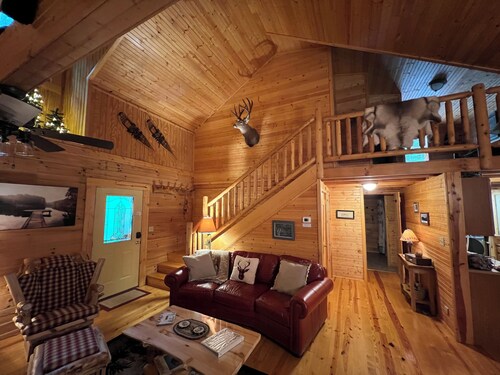 "Hidden Oaks" Log Cabin at Patoka Lake-French Lick - Southern Indiana Escape!