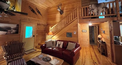 "Hidden Oaks" Log Cabin at Patoka Lake-French Lick - Southern Indiana Escape!