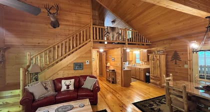 "Hidden Oaks" Log Cabin at Patoka Lake-French Lick - Southern Indiana Escape!