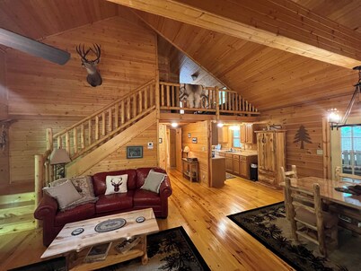 "Hidden Oaks" Log Cabin at Patoka Lake-French Lick - Southern Indiana Escape!