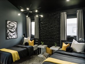 4 bedrooms, desk, free WiFi, bed sheets - Riverside Cabin 2
A chic riverside retreat. (Trent Hills)