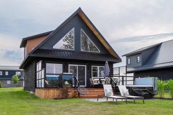 Property grounds - Riverside Cabin 2
A chic riverside retreat. (Trent Hills)