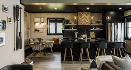 Riverside Cabin 2
A chic riverside retreat.