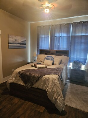 3 室のベッドルーム、アイロン / アイロン台、WiFi (無料)、ベッドシーツ