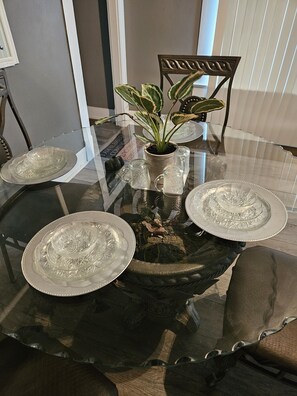 Dining - Central! Minutes to Magnolia, Baylor University, Cameron Park  Zoo and more.  (Waco)