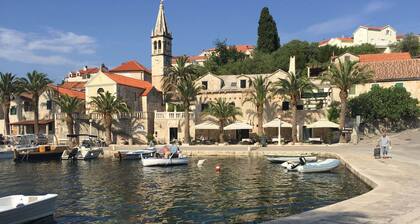 Romantic villa — 10 min from the beach!