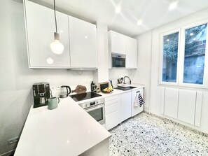 Private kitchen - Charming Apartment, Perfect at Olympics! (Issy-les-Moulineaux)