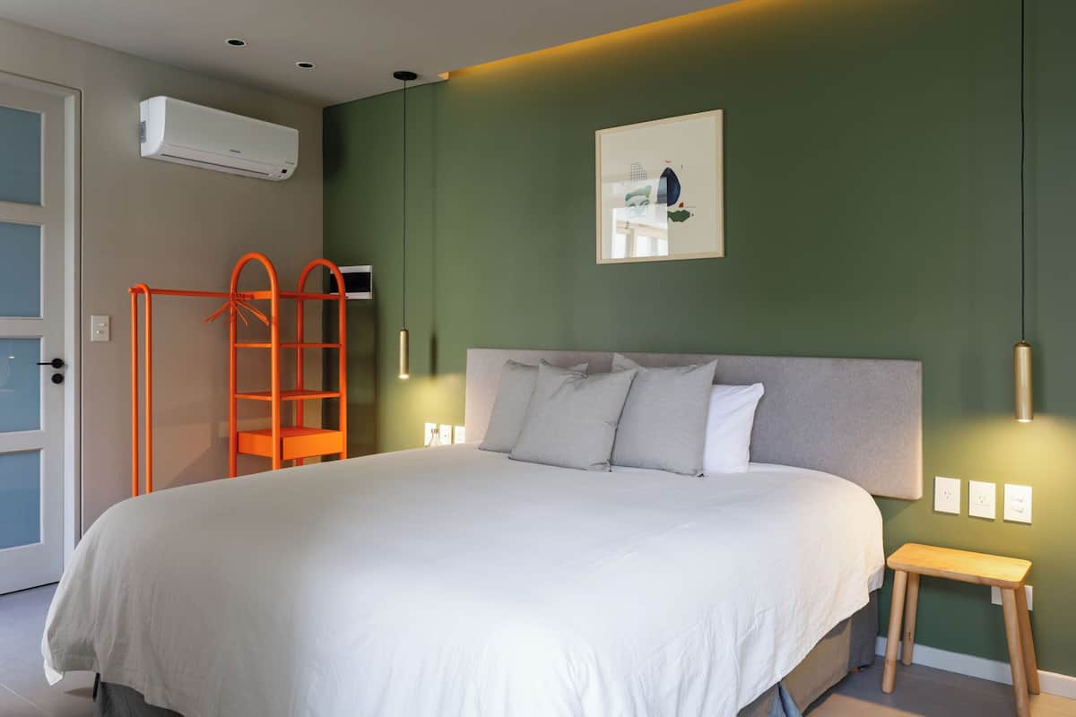 Standardzimmer, 1 Queen-Bett | Zimmersafe, Verdunkelungsvorhänge, schallisolierte Zimmer