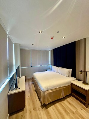 Kamar Double Grand | Seprai premium, minibar, dan didekorasi berbeda-beda