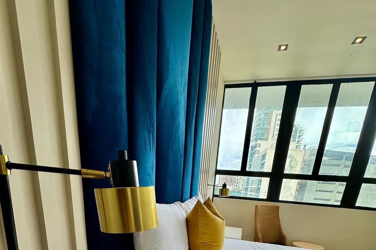 Basic-Zimmer | Hochwertige Bettwaren, Minibar, individuell dekoriert, Schreibtisch