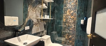 Metro Art Hotel