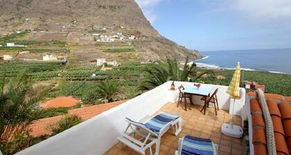 Casa Rural Buganvilla Hermigua, sea view, near sea swimming pool