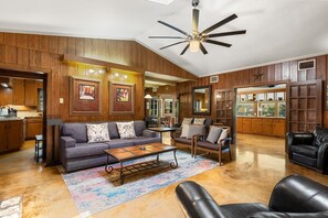 Smart TV, reproductor de DVD, libros y oficina 