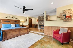 3 bedrooms, desk, iron/ironing board, travel cot - Large Blanco Riverfront home on 40 acres (Wimberley)