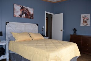 4 habitaciones, tabla de planchar con plancha, wifi y ropa de cama 