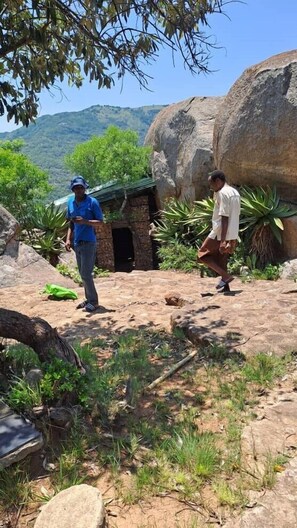 Front of property - Khopho Backpackers (Mankayane)