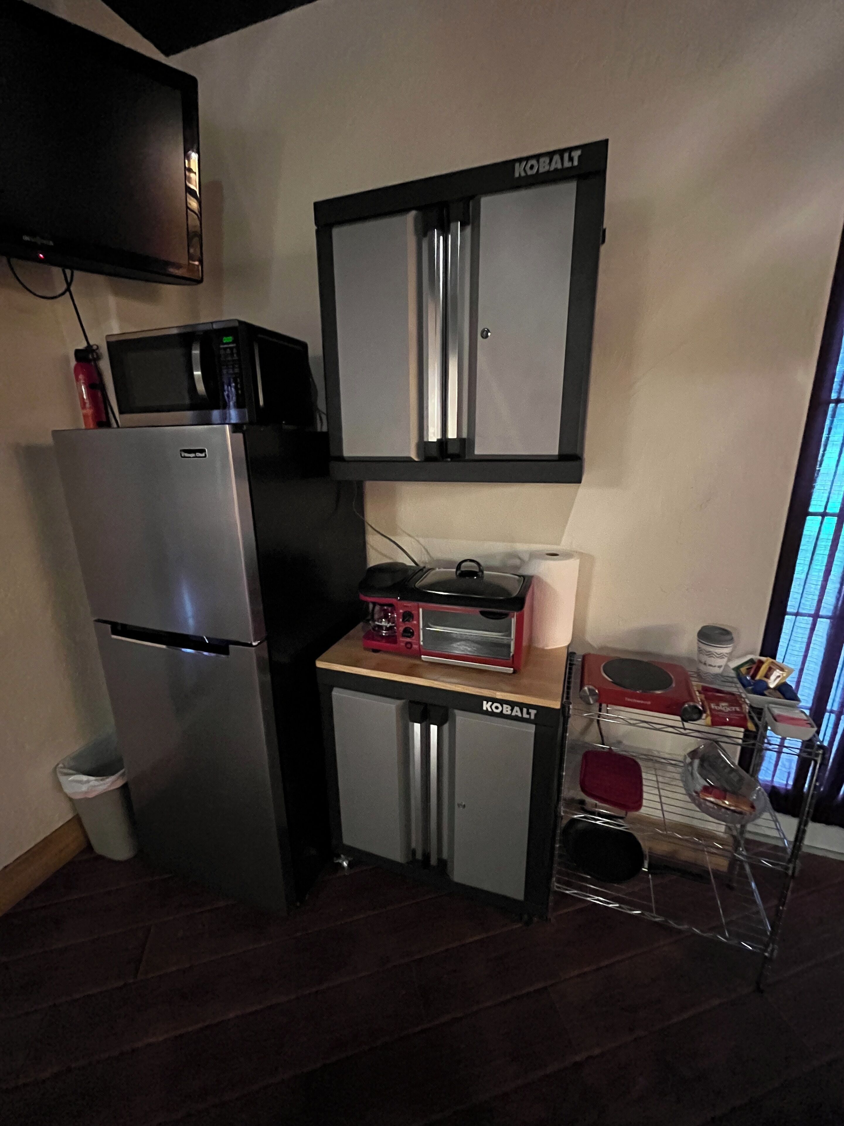 Microwave, coffee/tea maker, toaster, cookware/dishes/utensils