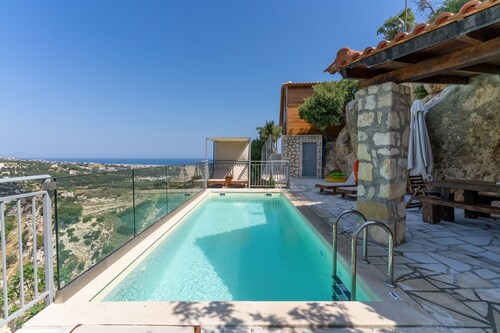 Faragi Sophie villa,private pool, nice views,Rethymno