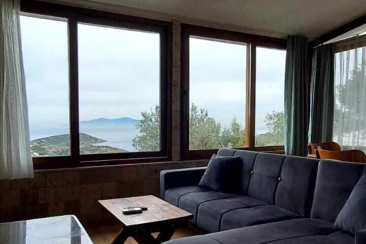 Panoramic Studio, 1 Queen Bed with Sofa bed, Sea View, Mountainside | 1 bedroom, individually decorated, individually furnished, desk