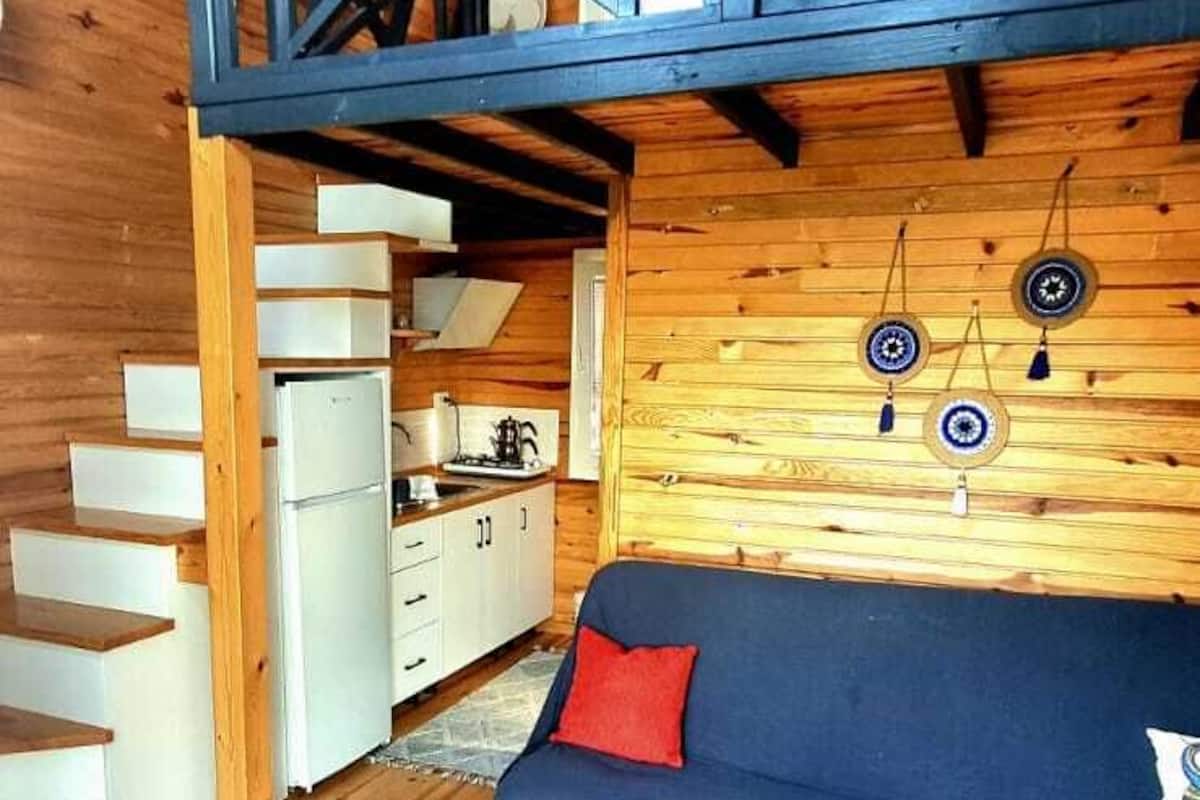 Deluxe-chalet, 1 keskisuuri parisänky ja vuodesohva, vuoristonäköala, vuorten lähellä | Yksilöllisesti sisustettu, yksilöllisesti kalustettu, työpöytä