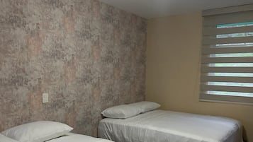 Design House | 4 bedrooms, premium bedding, desk, free WiFi