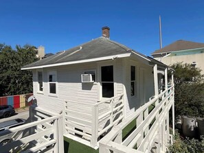 Exterior - Charming Studio in the Heart of Montrose  (Houston)