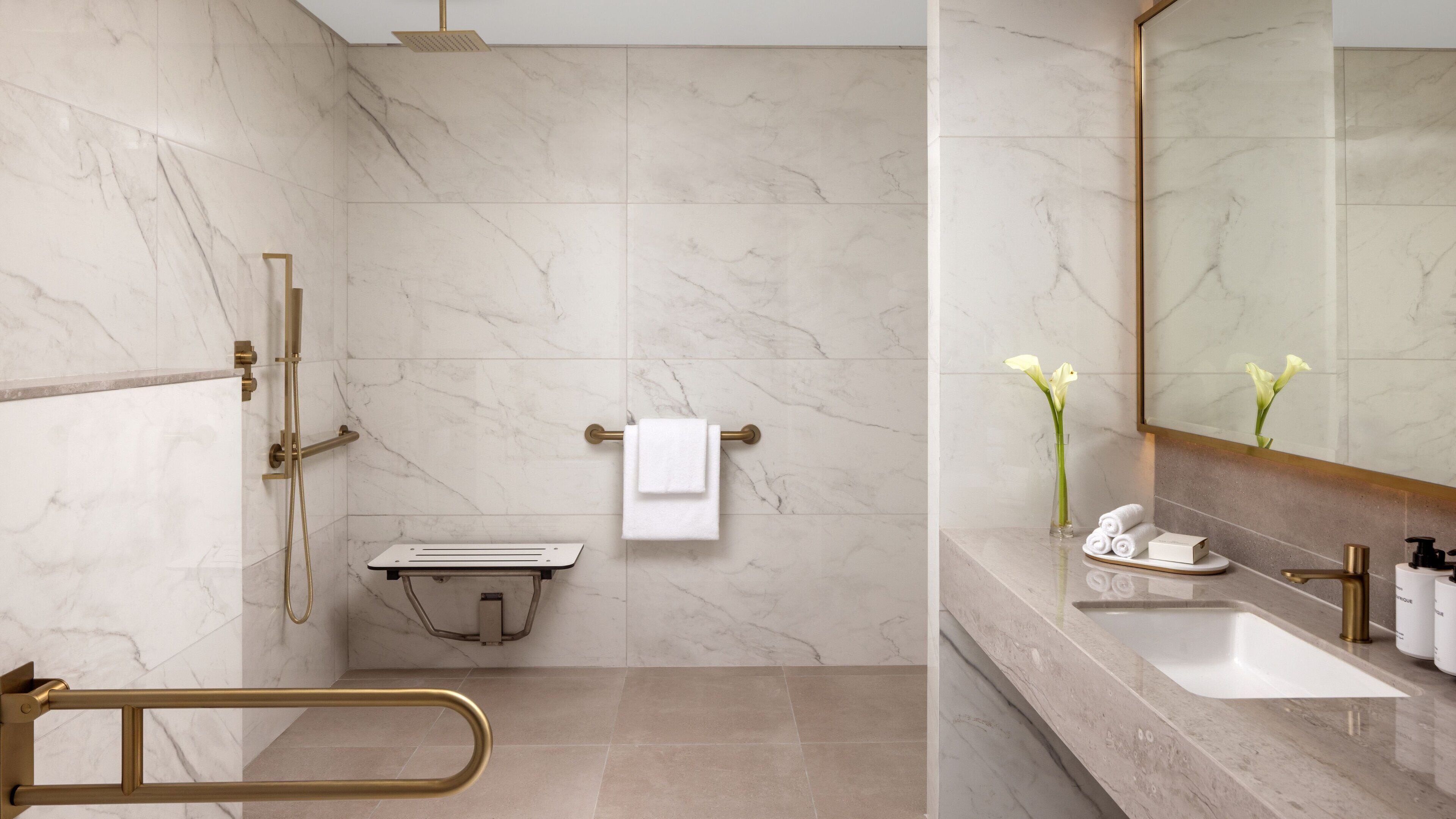 Estudio, 1 cama de matrimonio grande, balcón (Kitchenette, Canal View) | Ropa de cama de alta calidad y edredones de plumas