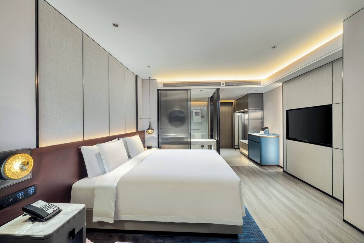 Premium bedding, down duvets, minibar, in-room safe