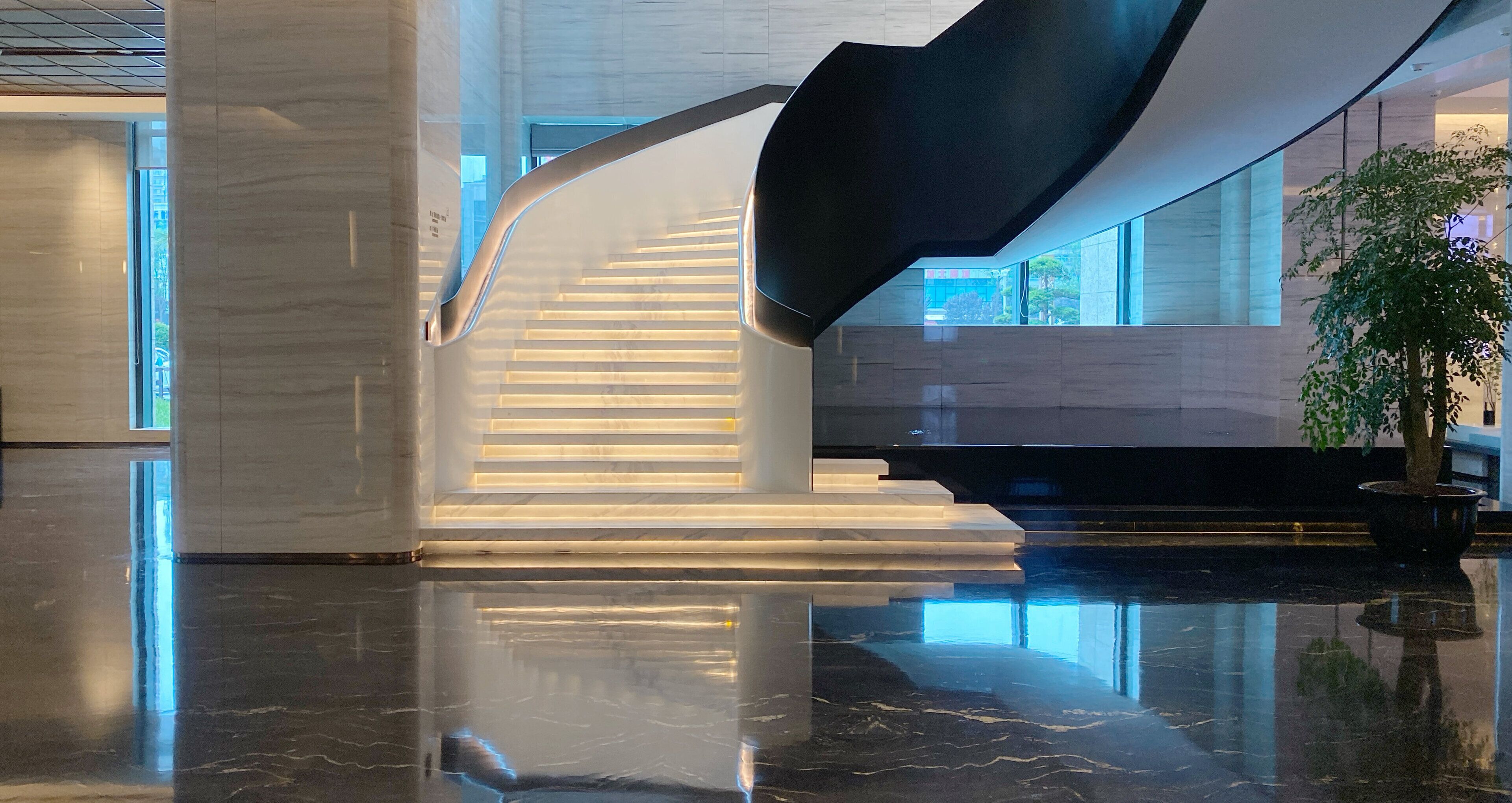 المنشأة من الداخل