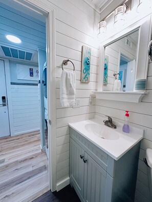 Shower, towels - 1 Bedroom Condo at Topsail Dunes w/POOL (North Topsail Beach)