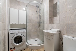 Classic Apartment | Bathroom