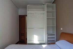 2 chambres, fer et planche à repasser, lit parapluie, Wi-Fi gratuit