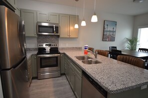 Mikrowelle, Ofen, Herdplatte, Geschirrspüler