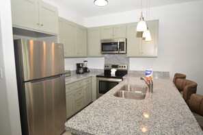 Mikrowelle, Ofen, Herdplatte, Geschirrspüler