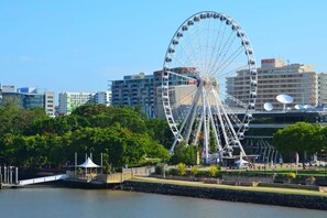 Point of interest - Springhills close to CBD 2BR/1BA with Parking (Spring Hill)