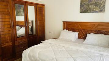 2 bedrooms, iron/ironing board, WiFi, bed sheets