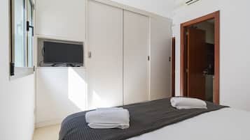 3 slaapkamers, een strijkplank/strijkijzer, gratis wifi, beddengoed