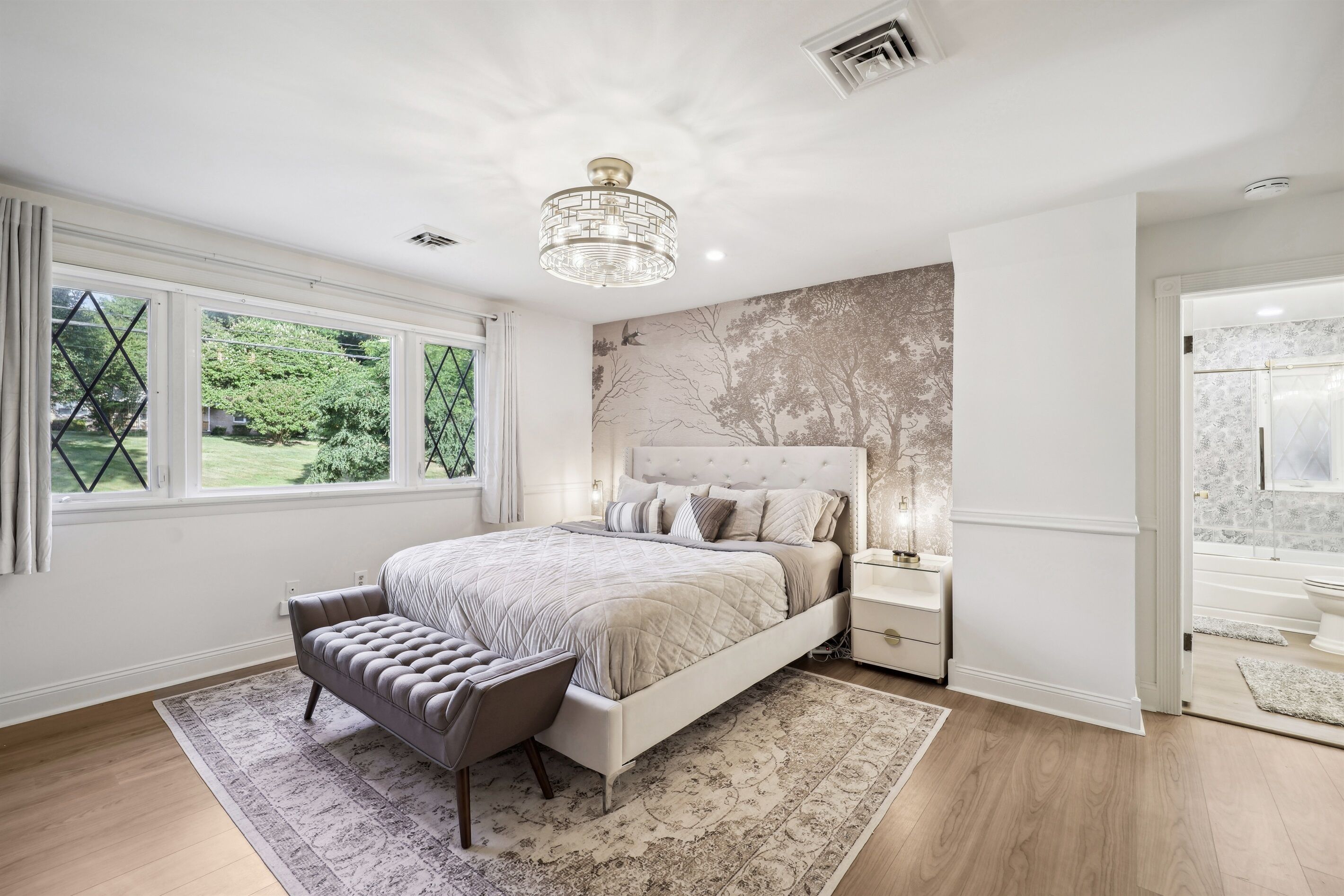 5 camere, una scrivania, ferro/asse da stiro, culla da viaggio