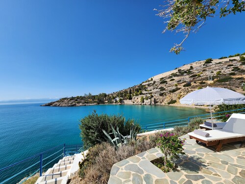 Villa Nikolitsa with privet beach