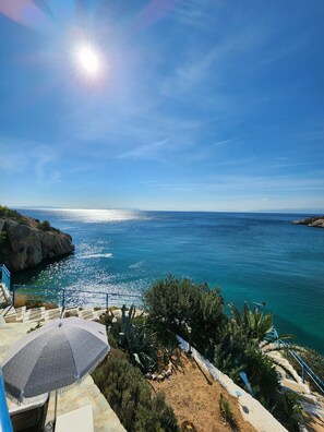Property grounds - Villa Nikolitsa with privet beach (Megara)