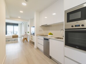 Refrigerador, microondas, horno y lavavajillas 