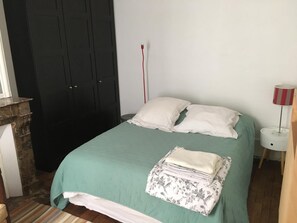 1 chambre, fer et planche à repasser, Wi-Fi gratuit, draps fournis