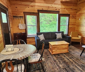 Smart TV - The Harmony Cabin A cozy one bedroom cabin! (Old Fort)