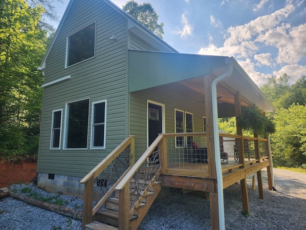 Exterior - The Harmony Cabin A cozy one bedroom cabin! (Old Fort)